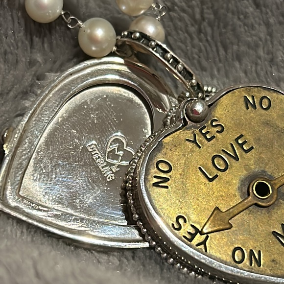 Mars and Valentine Spectacular “Love Meter” Locket-Boutique